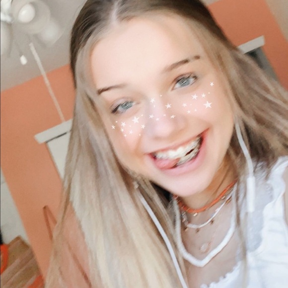 Meet your Posher, Megan - Picture 2 of 3